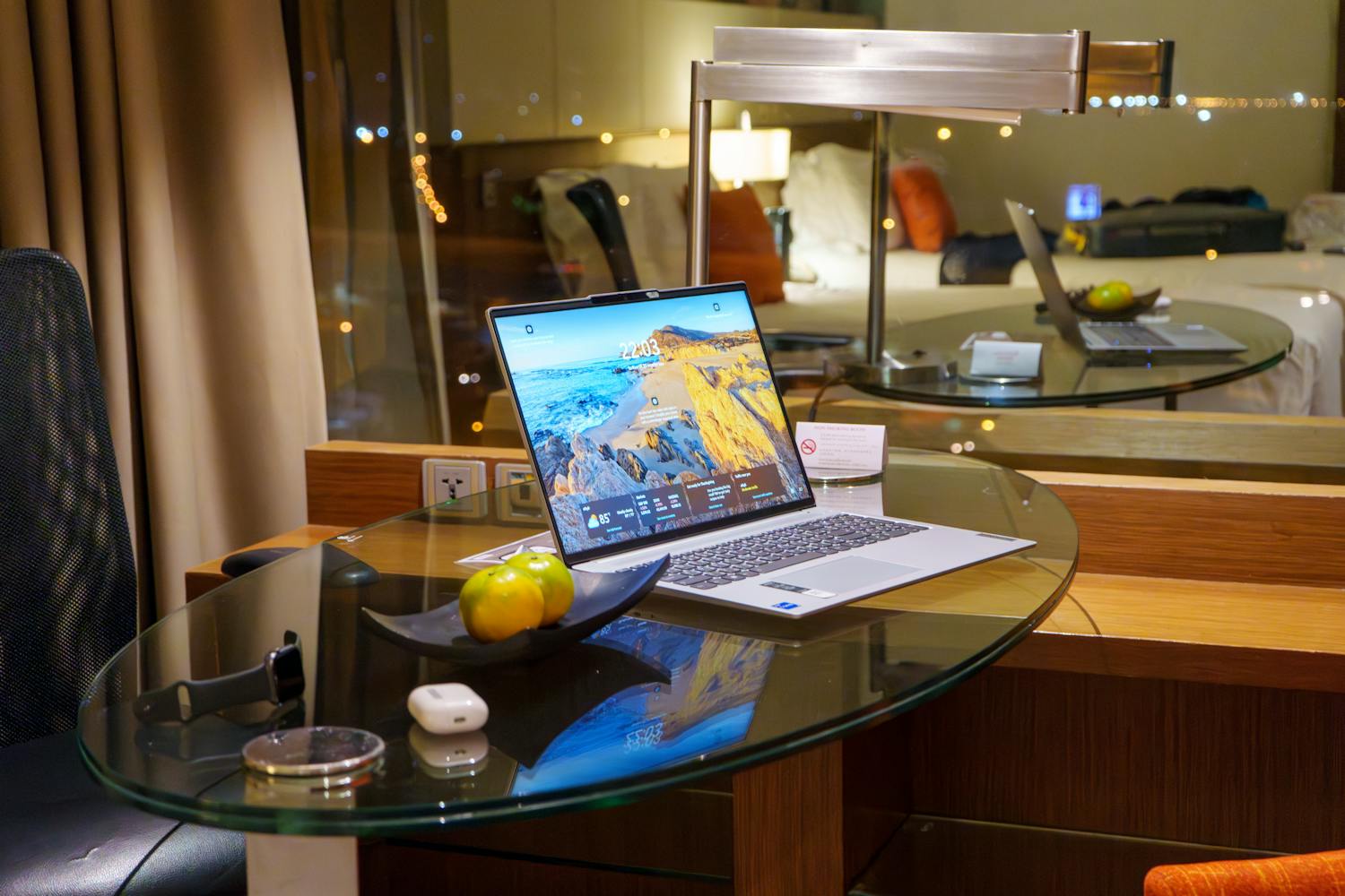 Windows 11 in living room Helt nye tal viser, at udbredelsen af Windows 11 vokser, mens Windows 10 tilsvarende falder. Det tyder på, at en voksende andel er begyndt at forberede sig på afslutningen af en Windows-æra.